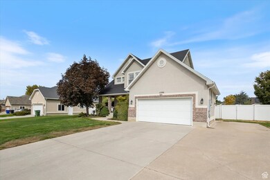 Large driveway and RV parking pad