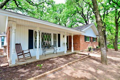 1001 Forest Oaks Ln, Hurst, TX 76053 - photo 3