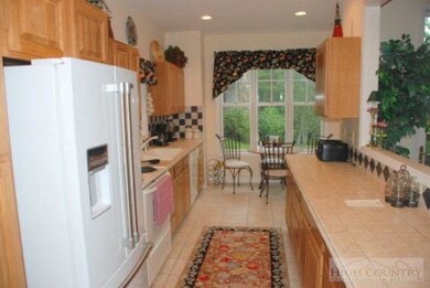Kitchen: Easy serving.