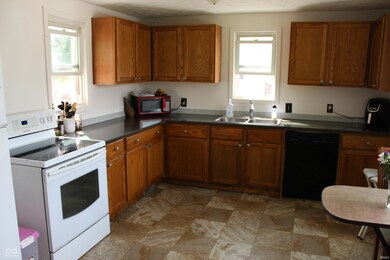 514 W Main St, Thorntown, IN 46071 - photo 5