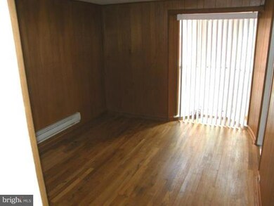 37 E Main St unit SECOND FLOOR, Waynesboro, PA 17268 - photo 4