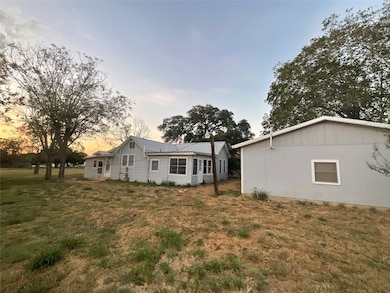 222 York St, Yorktown, TX 78164 - photo 6