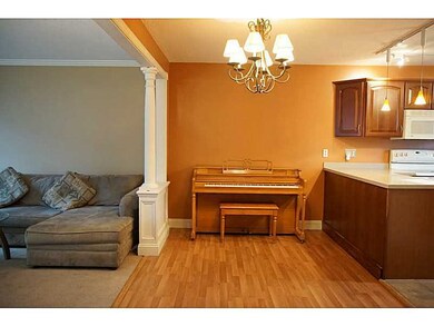565 Quaker Ln unit 18, West Warwick, RI 02893 - photo 3