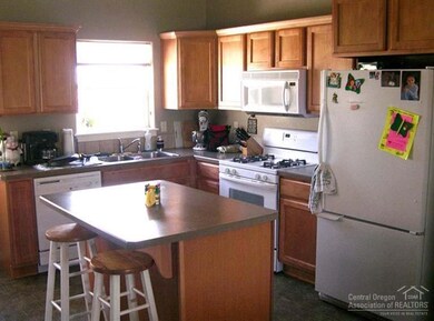 20718 Beaumont Dr, Bend, OR 97701 - photo 2