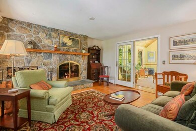 010-photo-living-room-9213799
