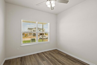 506 Whirlaway Dr unit B, Jarrell, TX 76537 - photo 4