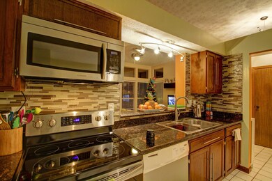 KITCHEN COUNTER
