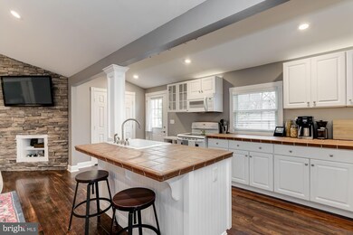 229 Lake Rd, Pasadena, MD 21122 - photo 6