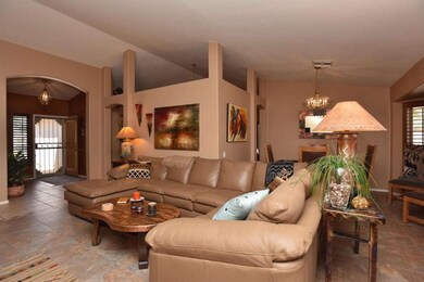 008_LIVING ROOM