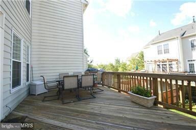 25547 Gwynneth Square, Chantilly, VA 20152 - photo 7