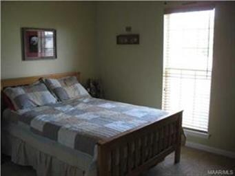 Third bedroom with double paneled doors to closet