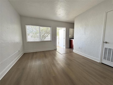 261 Hibiscus Dr unit 5, Miami Springs, FL 33166 - photo 2