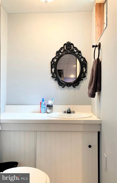 254 Roberts Cir, Norristown, PA 19401 - photo 5