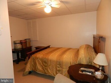 13202 Coralberry Dr, Fairfax, VA 22033 - photo 2