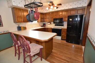 Nice kitchen with breakfast bar