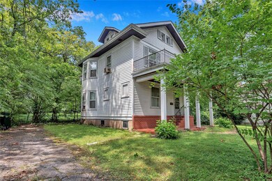 Notice the 3rd story dormer - that's bonus space not included in the tax records.