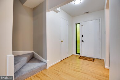 9518 Miranda Ct, Fairfax, VA 22031 - photo 2