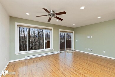 05-Living Room 20210503-DW-3070