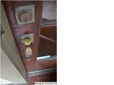The beauty of original hardware make this opportun