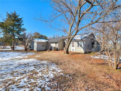 12301 Skyridge Dr, Edmond, OK 73025 - photo 4