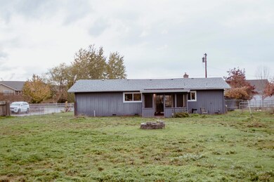 1385 Redwood Cir, Grants Pass, OR 97527 - photo 5