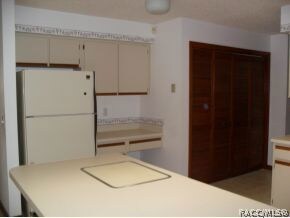 KITCHEN/DESK