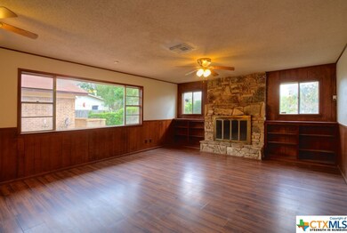 1234 Common St, New Braunfels, TX 78130 - photo 2