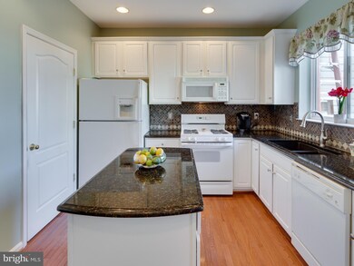 13027 Park Crescent Cir, Herndon, VA 20171 - photo 2