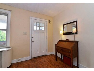Entry/Foyer.