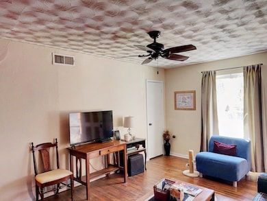 2015 Meadow Ln, Arlington, TX 76010 - photo 6