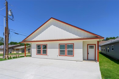 912 N Barrett Ave, Denison, TX 75020 - photo 2