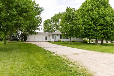 308 Maple St, Center Point, IA 52213 - photo 2