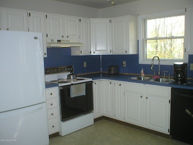 136 Primrose Ln, Jim Thorpe, PA 18229 - photo 7