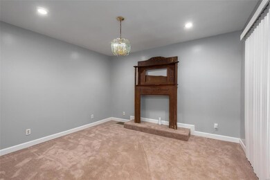Large living room w/ mantle