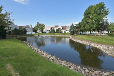 290 Le Parc Cir unit 284, Buffalo Grove, IL 60089 - photo 2