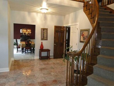 Entry/Foyer.