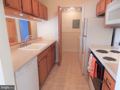 804 Lindsey Ct unit 804, Marlton, NJ 08053 - photo 3