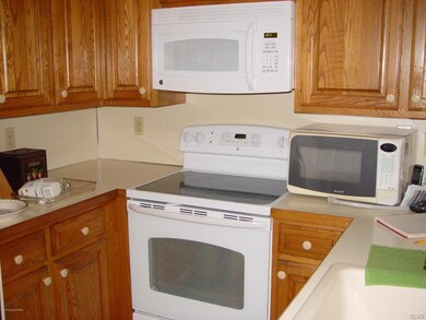 53 Village Dr, Stroudsburg, PA 18360 - photo 6