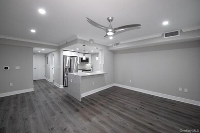 100 Glen St unit 2309, Glen Cove, NY 11542 - photo 2