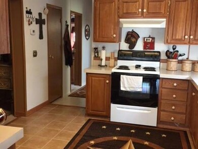 215 E Deer St, Mandan, ND 58554 - photo 7