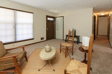 9018 Lantana Dr, Louisville, KY 40229 - photo 6