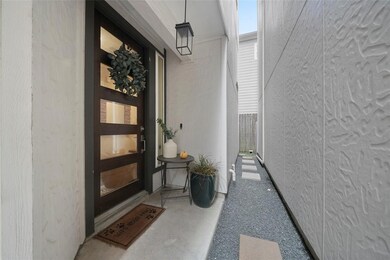 713 Nicholson St unit B, Houston, TX 77007 - photo 2