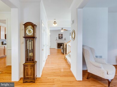 6722 Selbourne Ln, Gainesville, VA 20155 - photo 2