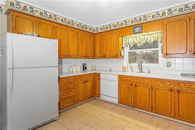 Kitchen lots of cabinets and counter space