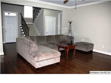 LARGE SPACIOUS LIVING ROOM
