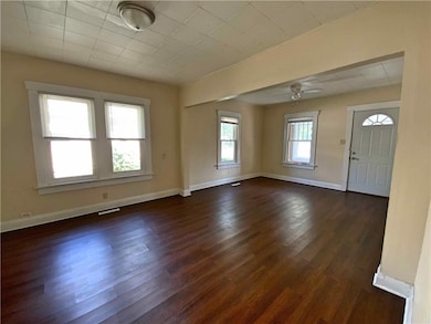 722 S 3rd Ave W, Newton, IA 50208 - photo 5