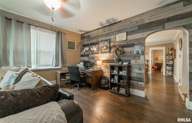 511 Decatur St, Lincoln, IL 62656 - photo 3