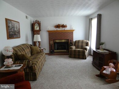 2917 Adams Dr, Chambersburg, PA 17201 - photo 3