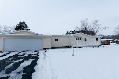 1412 Birchwood Ln, Eau Claire, WI 54703 - photo 2