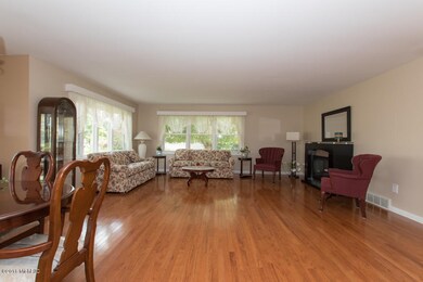 199 Gull Pointe Dr, Battle Creek, MI 49037 - photo 2